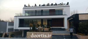 5 اشتباه رایج در انتخاب هندریل شیشهای ویلا و راهحلهای حرفهای برای جلوگیری از آنها 2 5 اشتباه رایج در انتخاب هندریل شیشهای ویلا و راهحلهای حرفهای برای جلوگیری از آنها