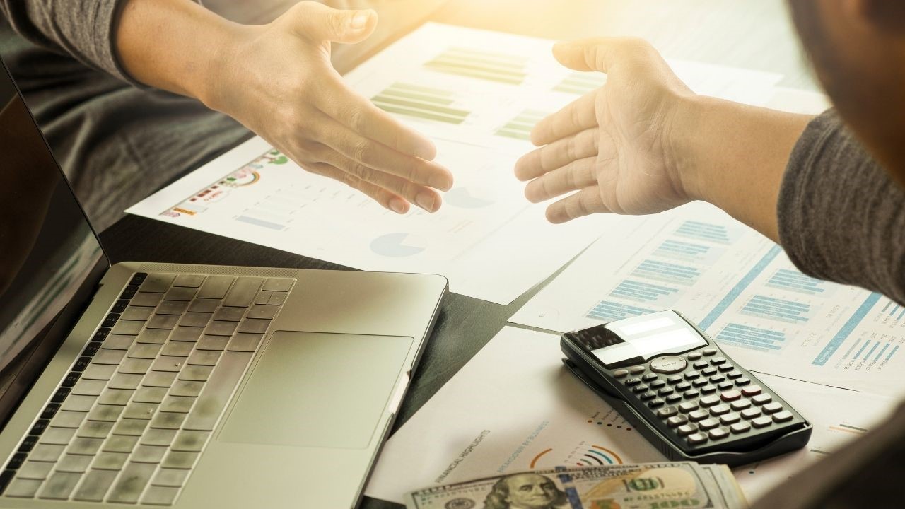 دقیق نبودن محاسبات و ارائه پیشنهاد قیمت غیرواقعی در مناقصه